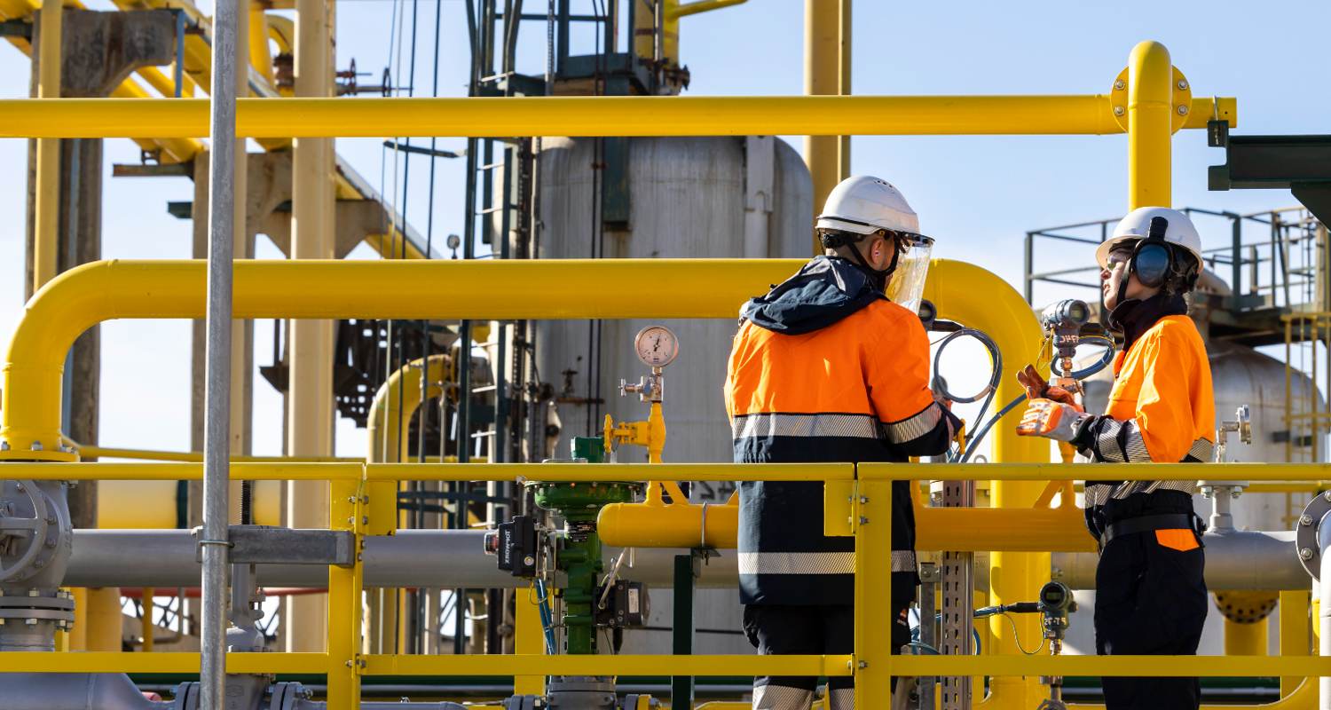 Employees in an industrial complex